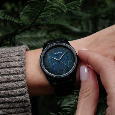 Herrenuhr vom Holzkern mit Blatt